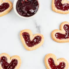 Bisousweet - Wholesale Cookie - NEW! Grab n Go Linzer Heart - 2pk