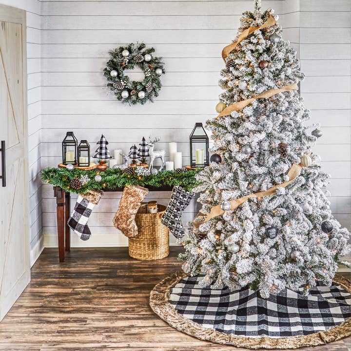 Gigi Seasons - Wholesale Tree Skirt - Black and White Buffalo Plaid Tree Skirt With Faux Fur Trim - 60"