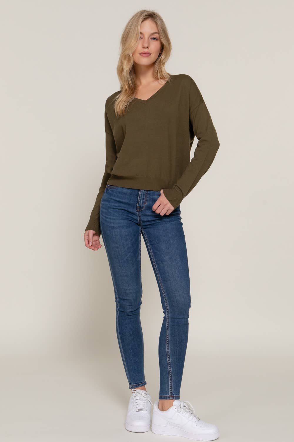 Active Basic | Active USA – Engroshandel Pullover - Dame – Viscose trøje med v-udskæring, lange ærmer og krydset rygrem26