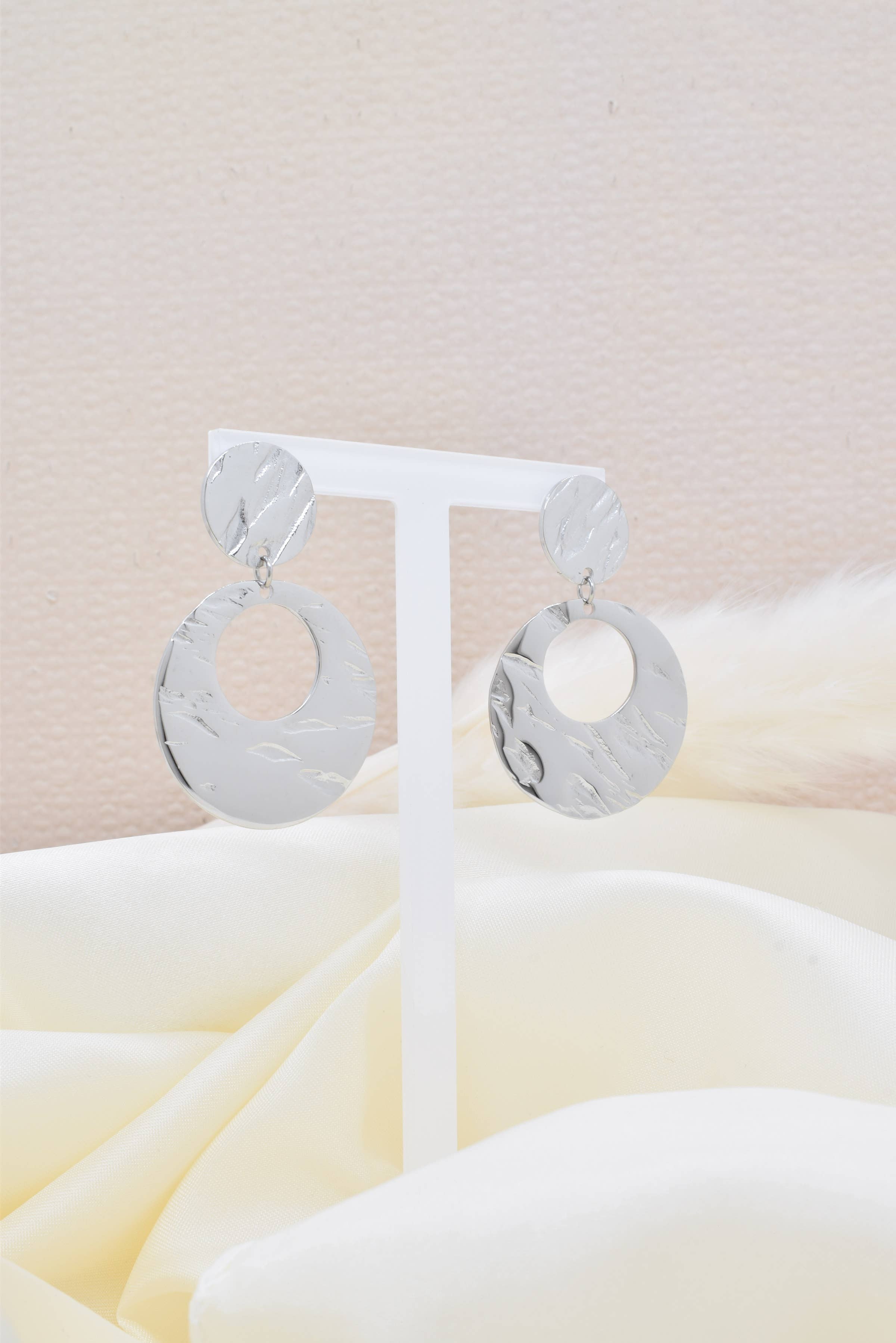 Kapyco – Engroshandel Hængeøreringe og creoløreringe – Øreringe med hamret effekt i guld eller rustfrit stål1