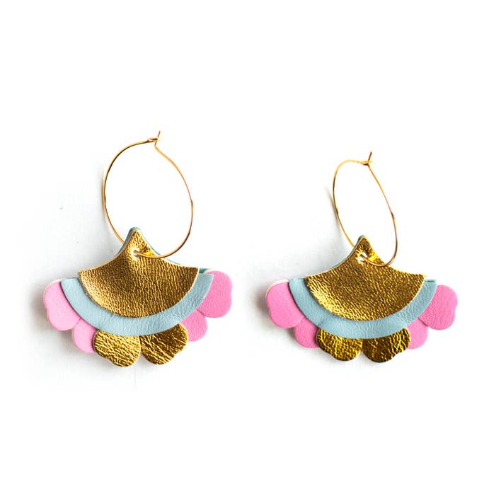 Pendientes de Pétalos de Abanico – Cuero Dorado Azul Rosa para venta al por mayor de Chenoha Studio