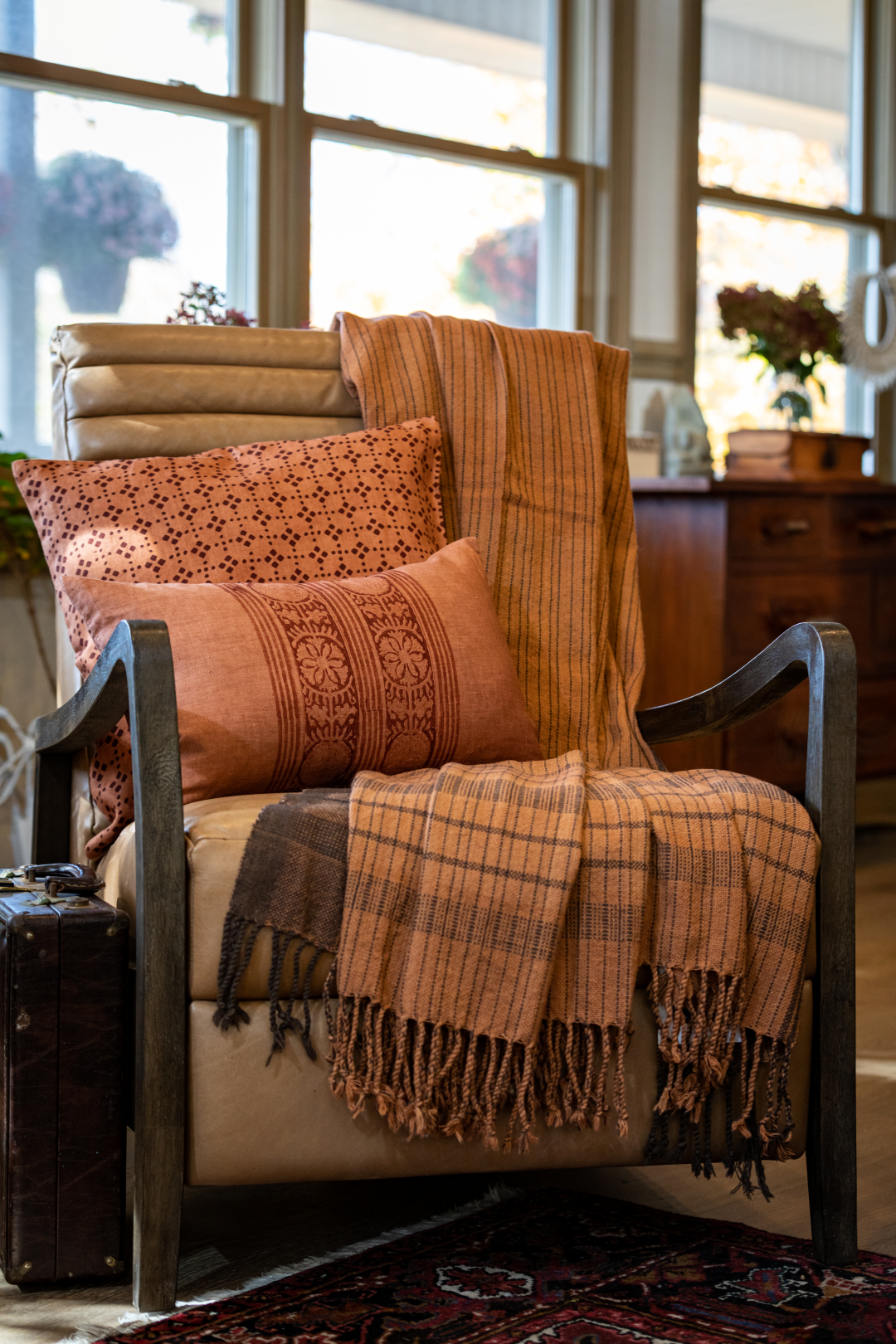 Alamwar - Wholesale Throw Pillow Cover - Suzani Border Petit Lumbar Pillow Cover1