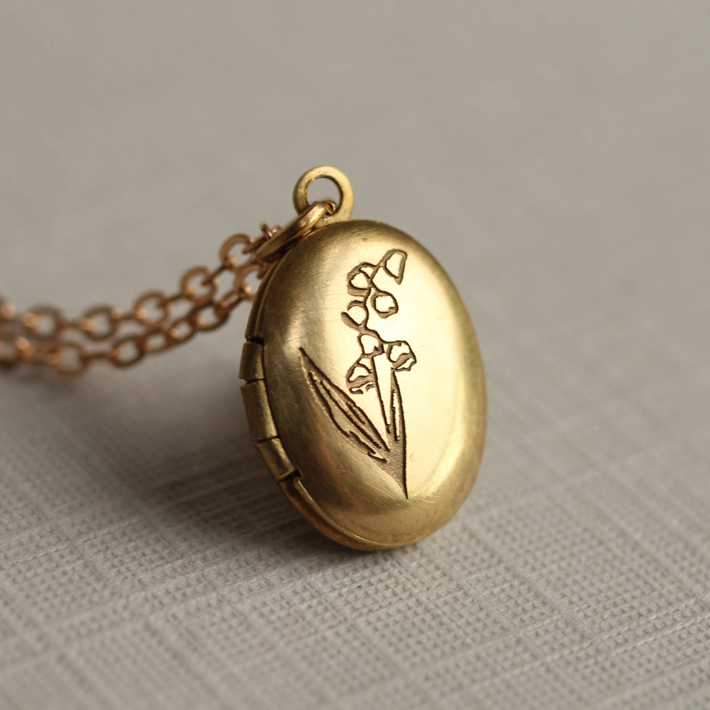 Silk Purse, Sow's Ear - Wholesale Locket Necklace - Tiny Oval Engraved Botanical Brass Locket5