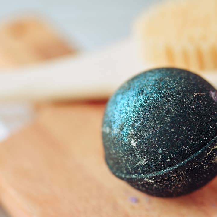 Pure Poetry Cosmetics – wholesale Bath bomb/fizz – Squid Ink Vegan Bath Bomb2