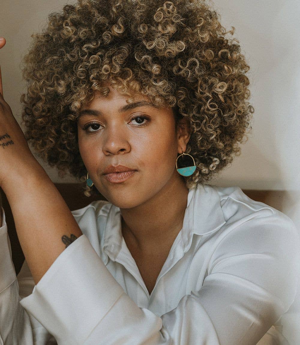 Matr Boomie Fair Trade - Vente Boucles d'oreilles pendantes - Créoles Sandhya en pierre reconstituée - Turquoise2