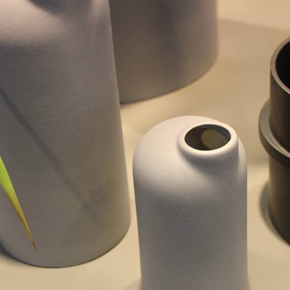 Lübech Living - Vendita all'ingrosso Vasi - Grande Caraffa in Ceramica Anna con Finitura Sabbia, Grigio2