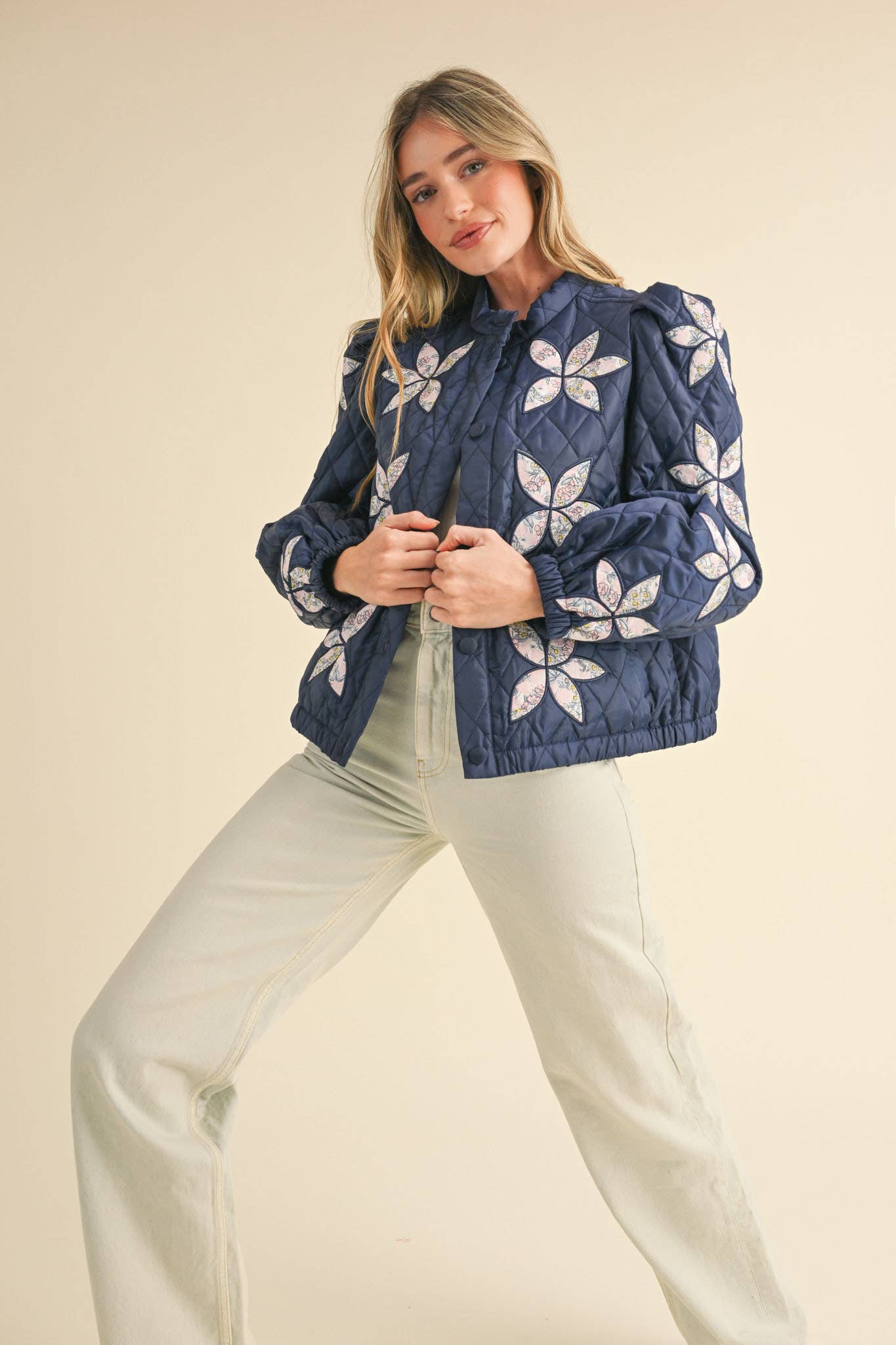 &MERCI - Wholesale Jacket - Women's - QUILTED JACKET WITH FLORAL PATCHWORK MJK330015