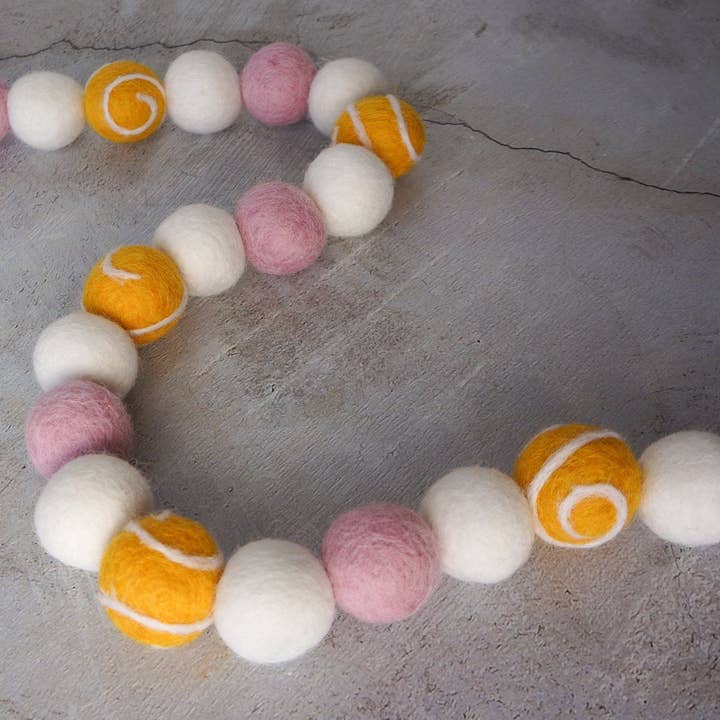 Pom Pom Guirlande - Forår, Påskeguirlande. Vimpelrække. Filtkugleguirlande. Filt Pom Pom Guirlande for engroshandel hos AKUKU