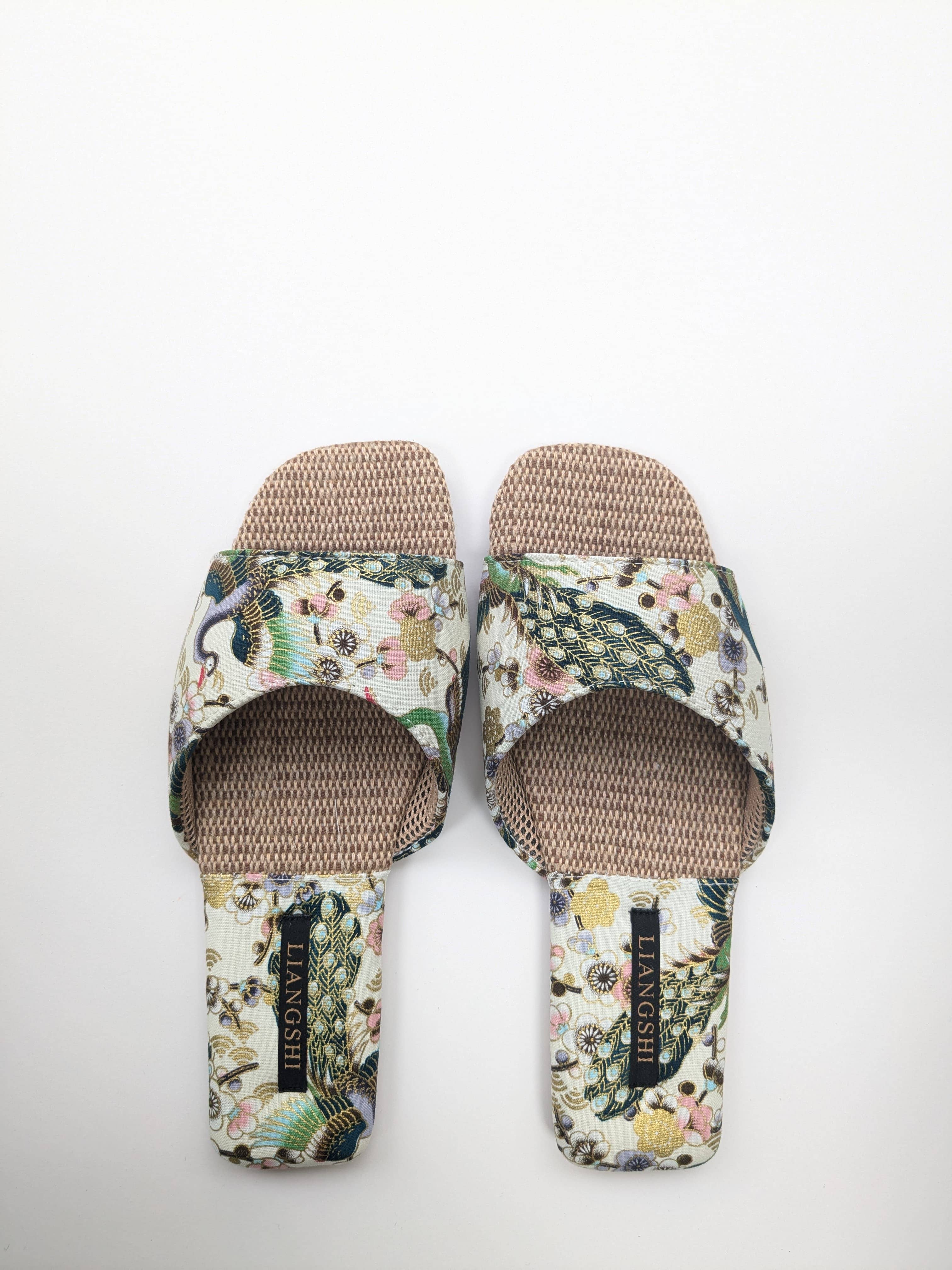Lian Collection – Engroshandel Slippers - Dame – Broderede silkestøvler med hampesål – Strandtøfler4
