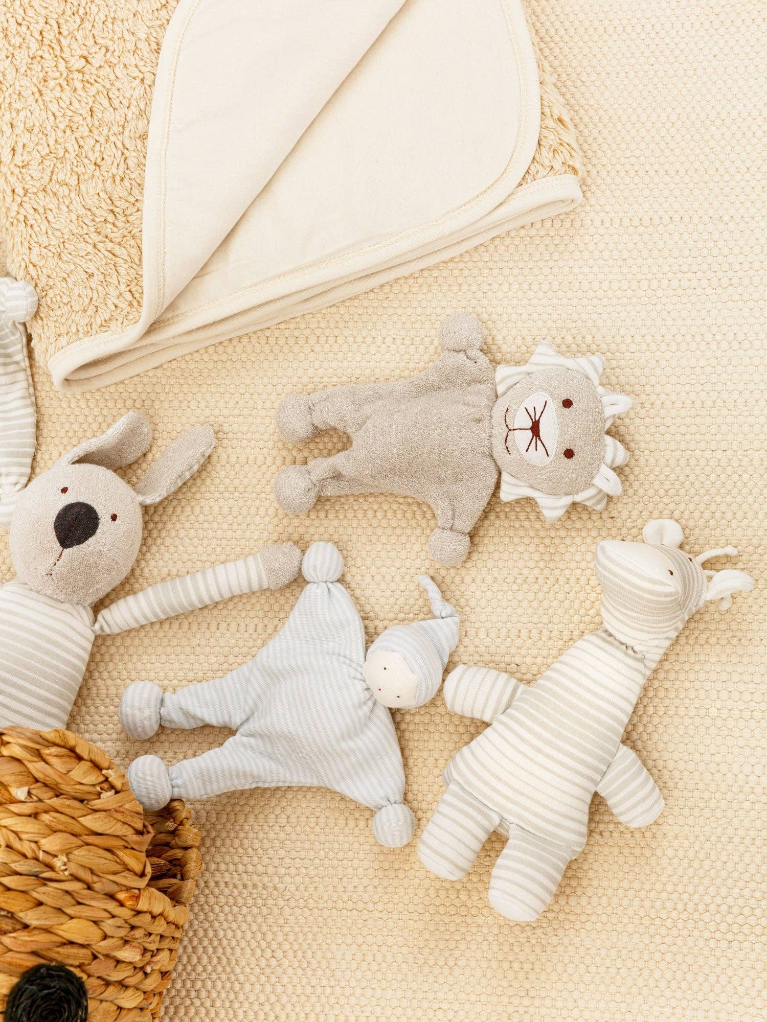 Under the Nile – Großhandel Kuschel-/Plüschtier – Kind & Baby – Spielzeug Ollie die Giraffe2