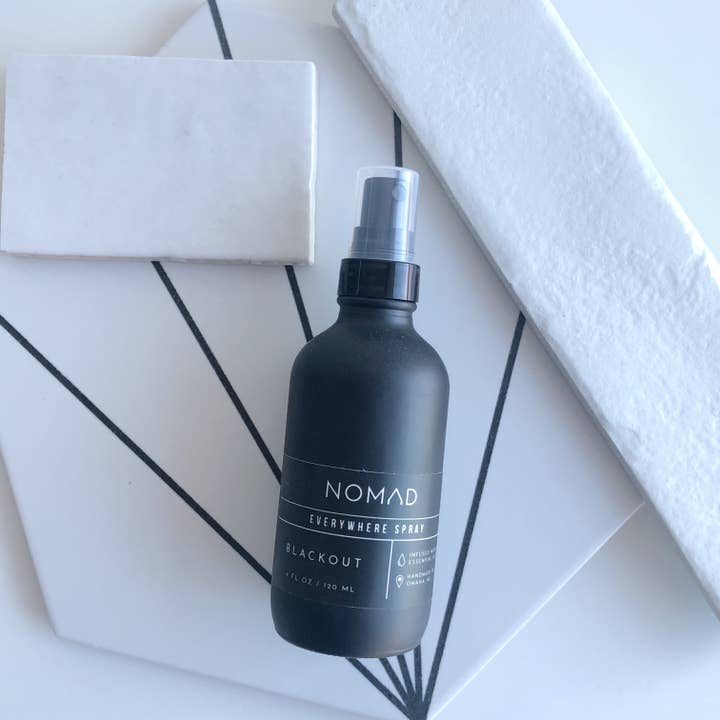 Nomad Wax Co. - Wholesale Kamer- en linnenspray - Blackout Everywhere Spray - 4 oz1