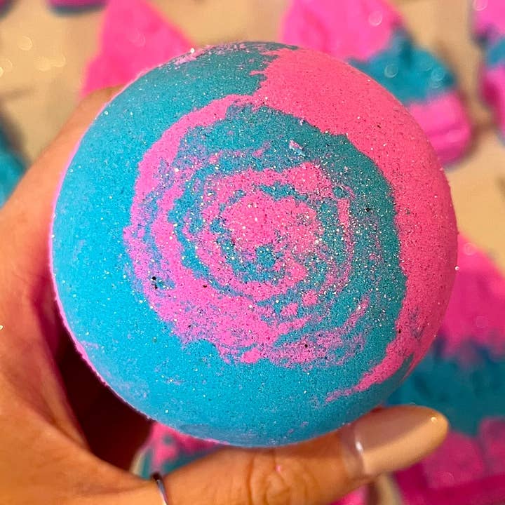 Candy Clouds Bath Bomb 180g for wholesale by Foam Inc Cosmetics
