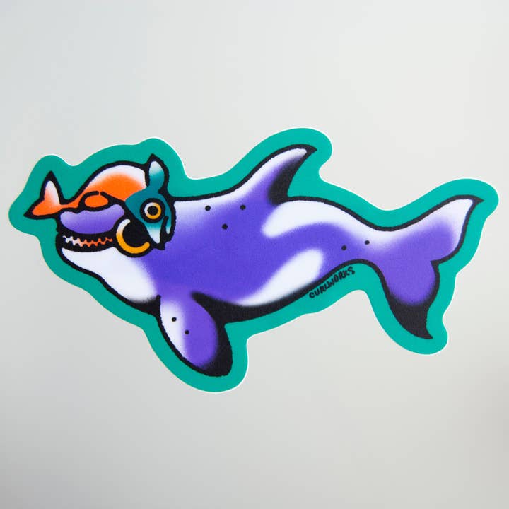 Autocollant en vinyle Orca avec un chapeau de saumon pour la vente par Curlworks