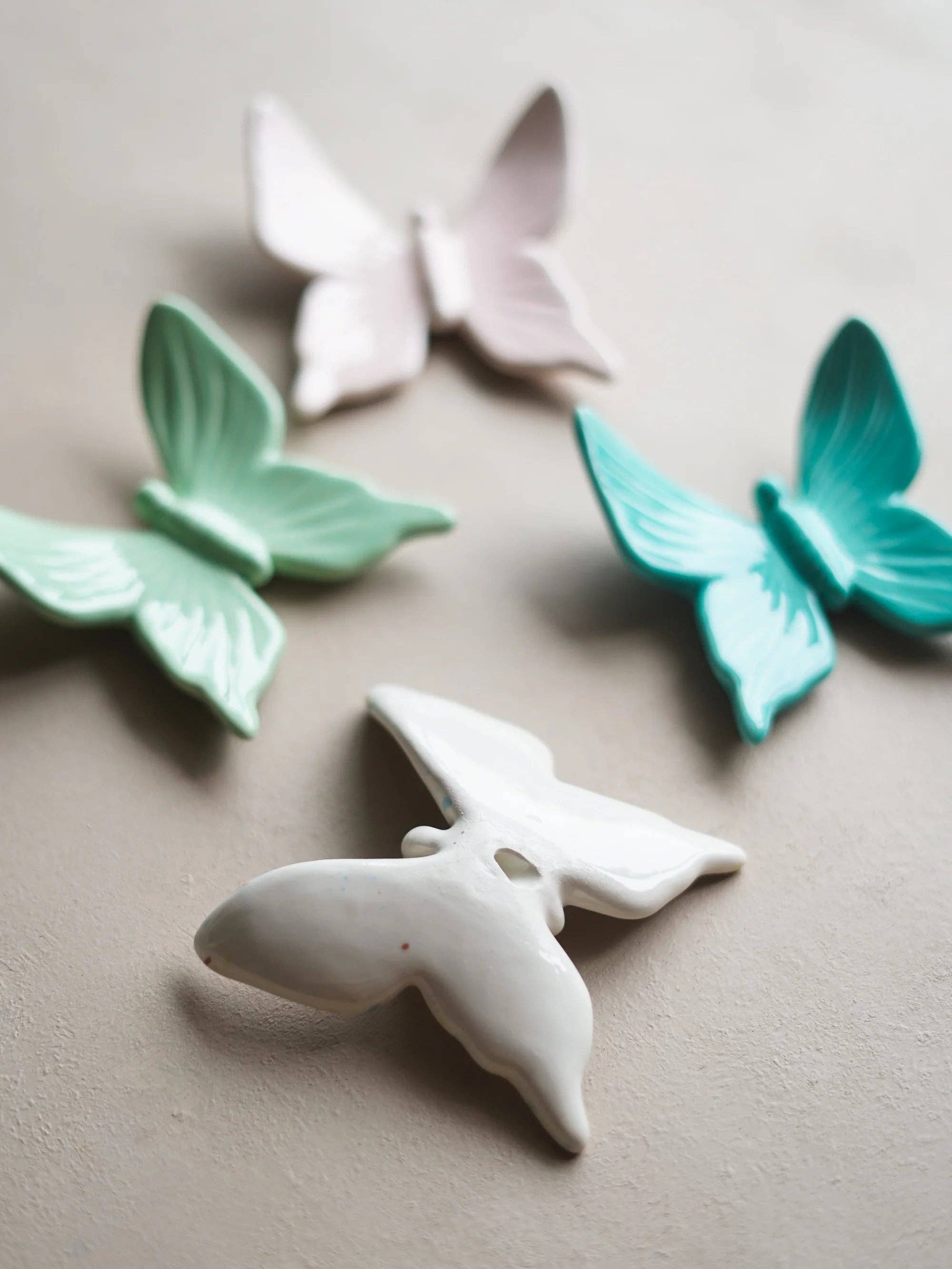 CerAmor Cerâmica – Engroshandel 3D-vægkunst – Glaseret keramisk sommerfugl1