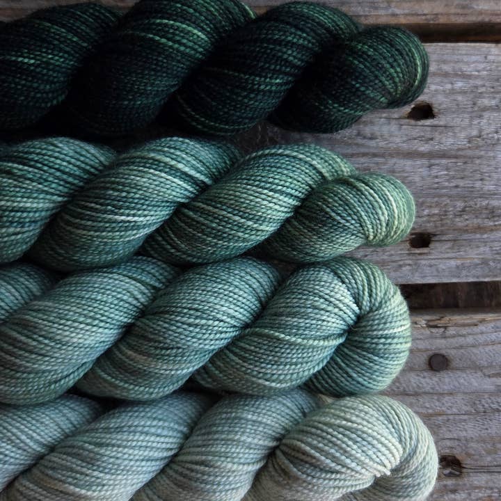 KPM Pine Solid Färg Familj för wholesale av Koigu Wool Designs