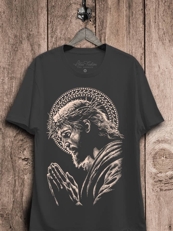 Haut graphique "Jésus sauve" pour la vente par Lotus Fashion Collection