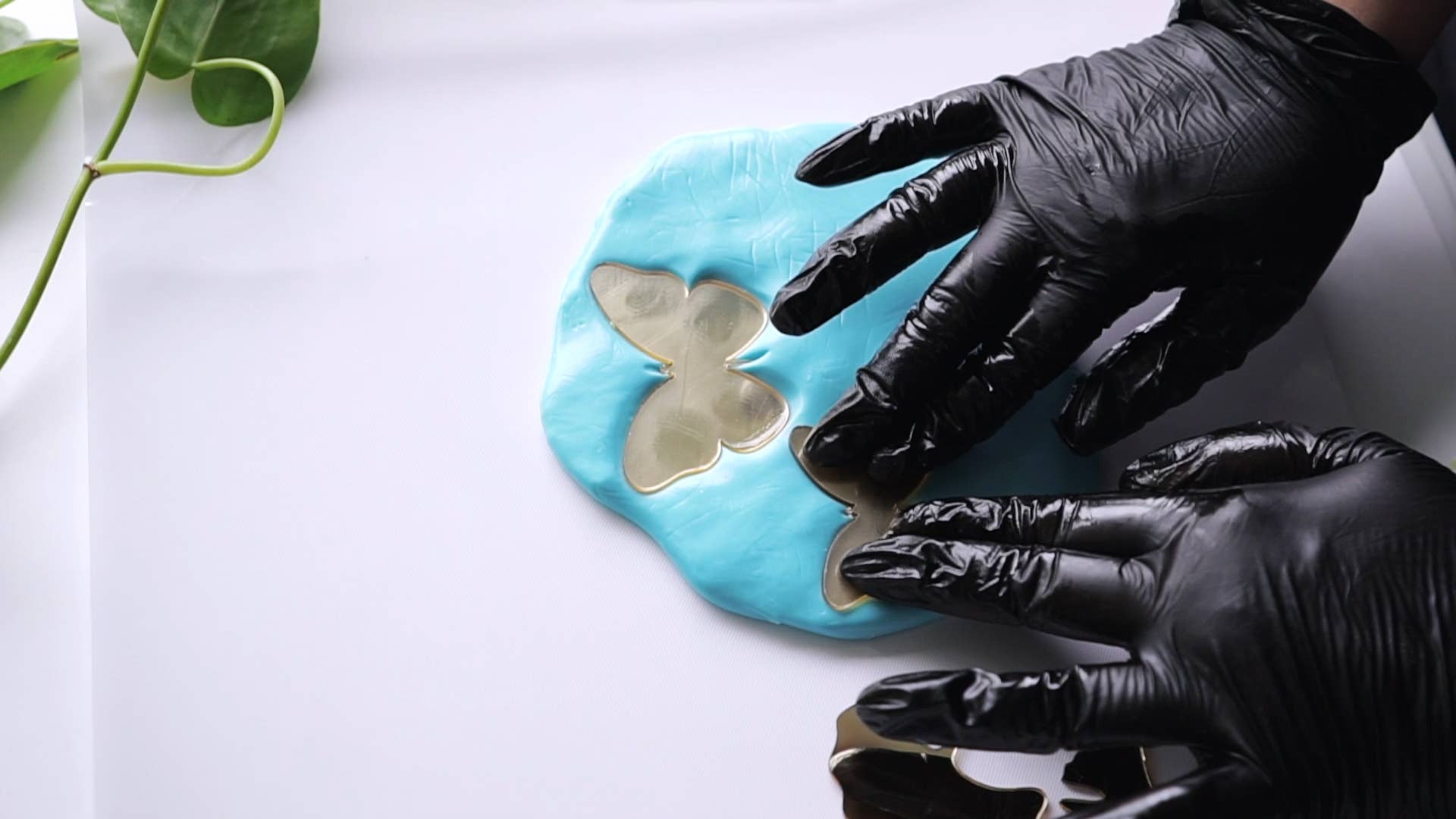 Professional Resins, LLC - Wholesale Craft Supplies - "I–GUM FAST" – Non-Toxic Silicone Putty for mold making3