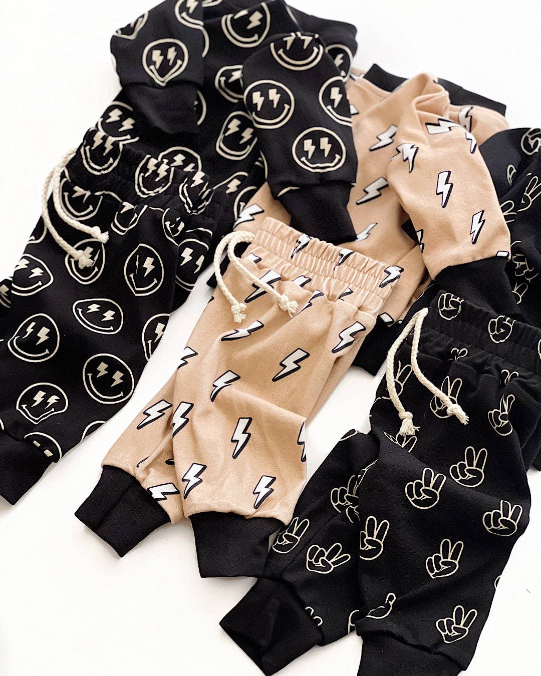 Lucky Panda Kids - Venta al por mayor Conjuntos de ropa cómoda - Niños - Conjunto Jogger | Good Vibes9