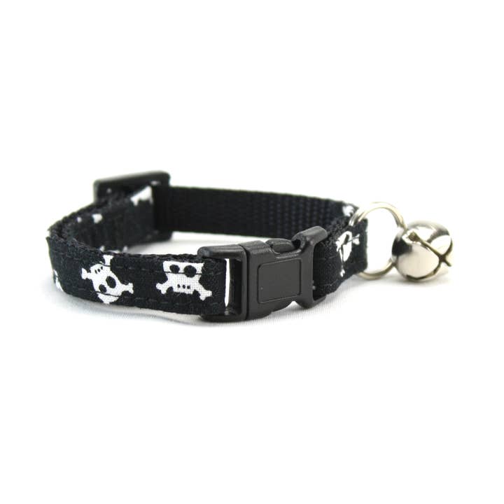 Crossbones Cat Collar for wholesale by Dusidog