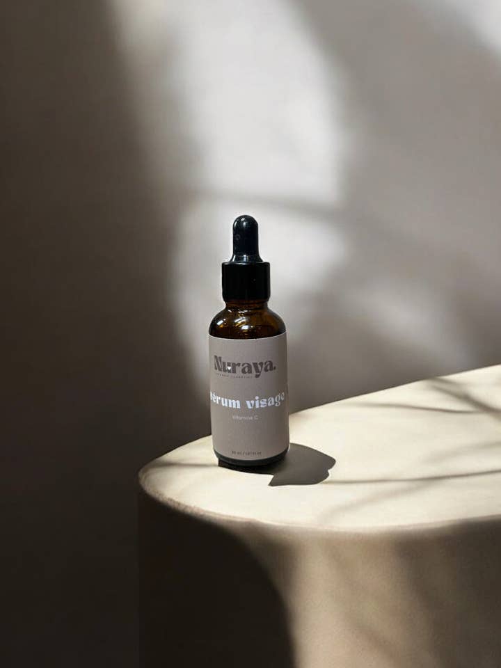 Strahlendes Serum mit Vitamin C & Aloe Vera für den Großhandel von Nuraya organic cosmetics