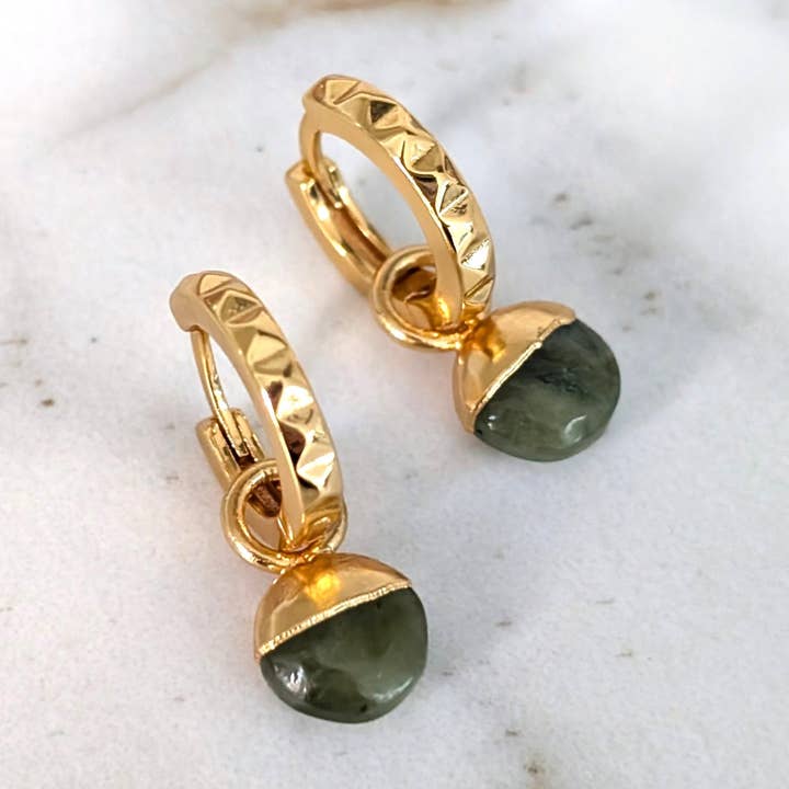 Orben Peridot Augusti Födelsesten Örhängen för wholesale av Lapis London