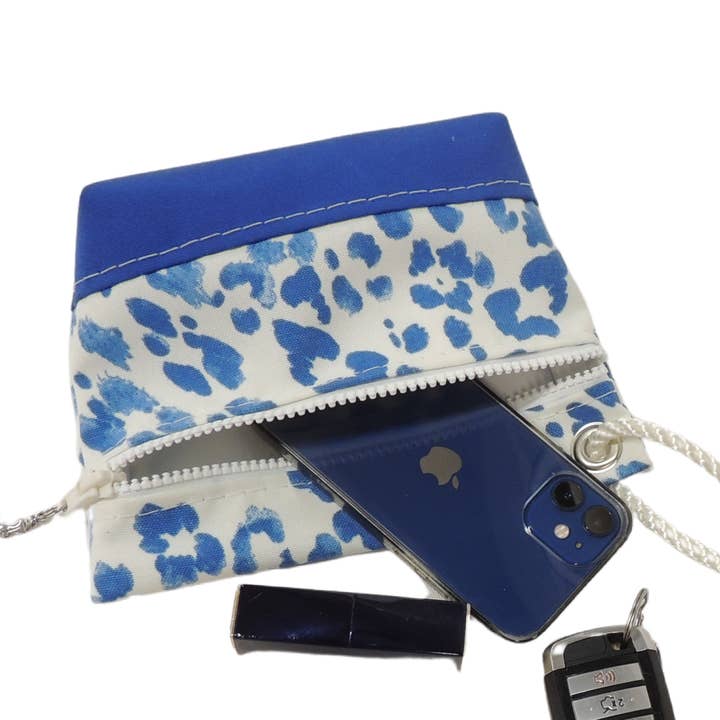 Muñequera, estampado animal azul sobre Sunbrella mediterránea para venta al por mayor de Mainland Canvas