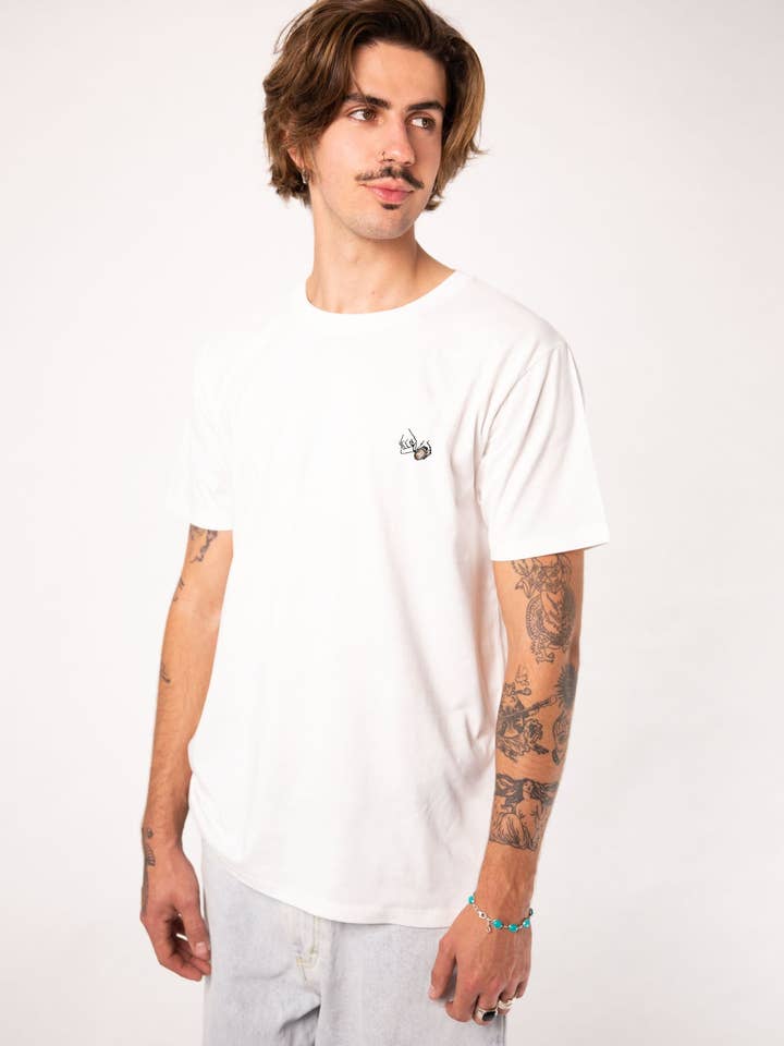 Latte Art | Embroidered organic cotton t-shirt for wholesale by Fashion Drinks