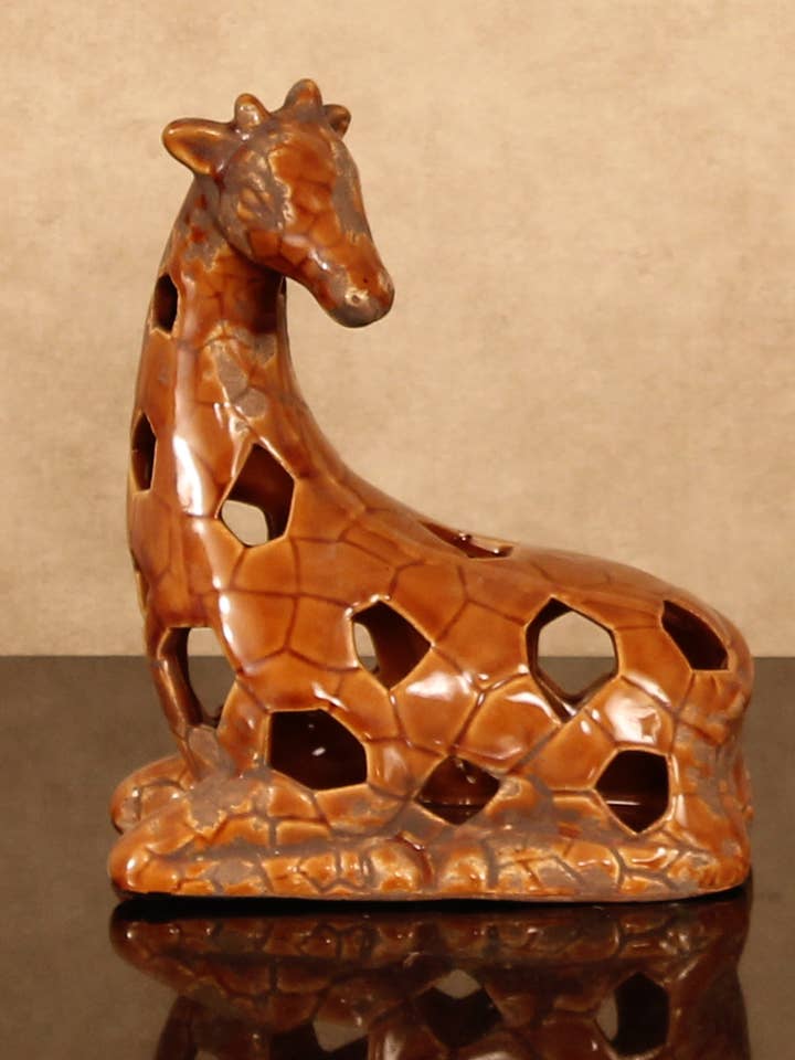 Petite girafe brun doré pour la vente par Accessories by Sherwood