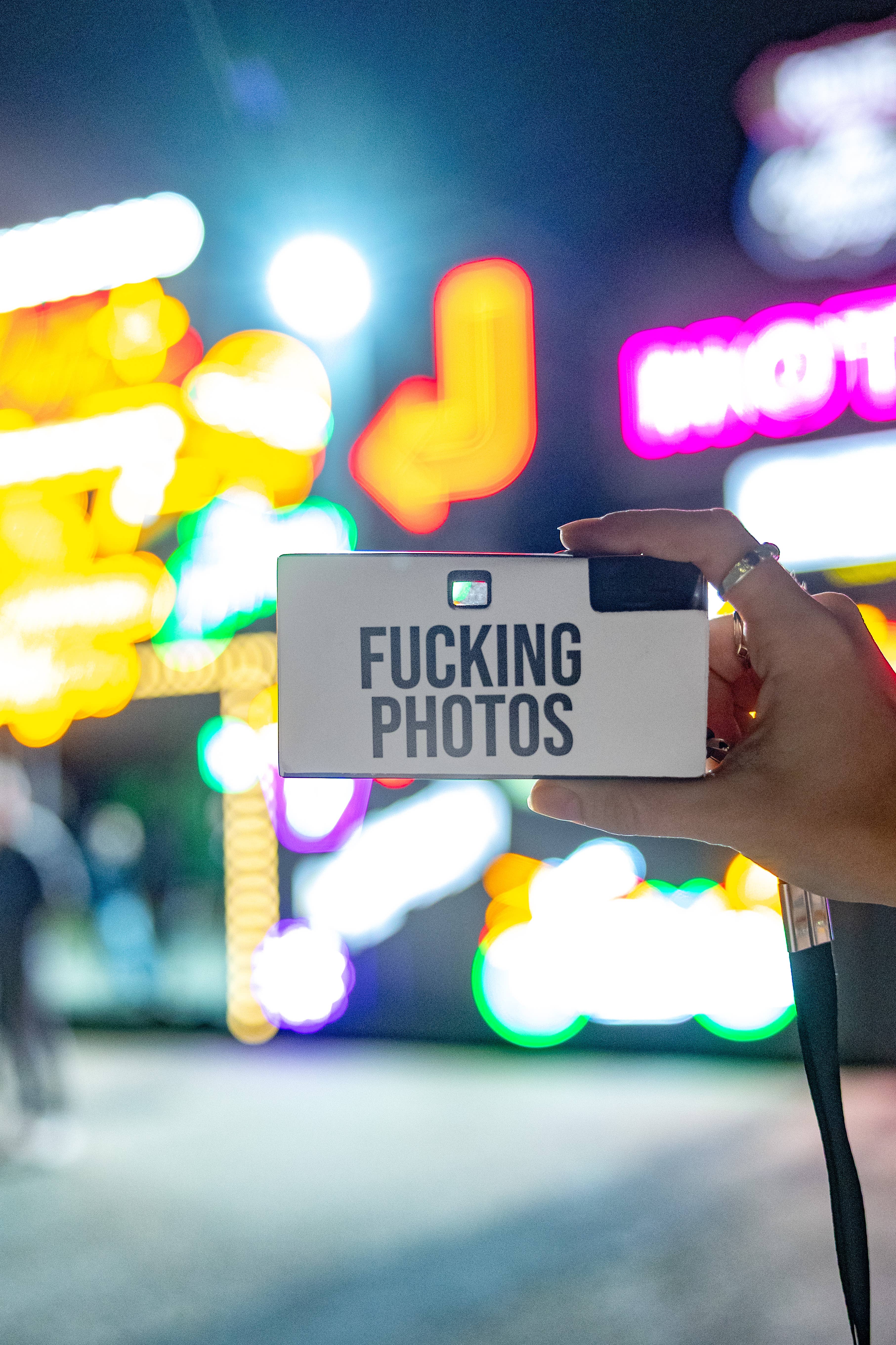 Fisura – Engroshandel Engangskamera – Engangskamera "fucking photos" sort-hvid3