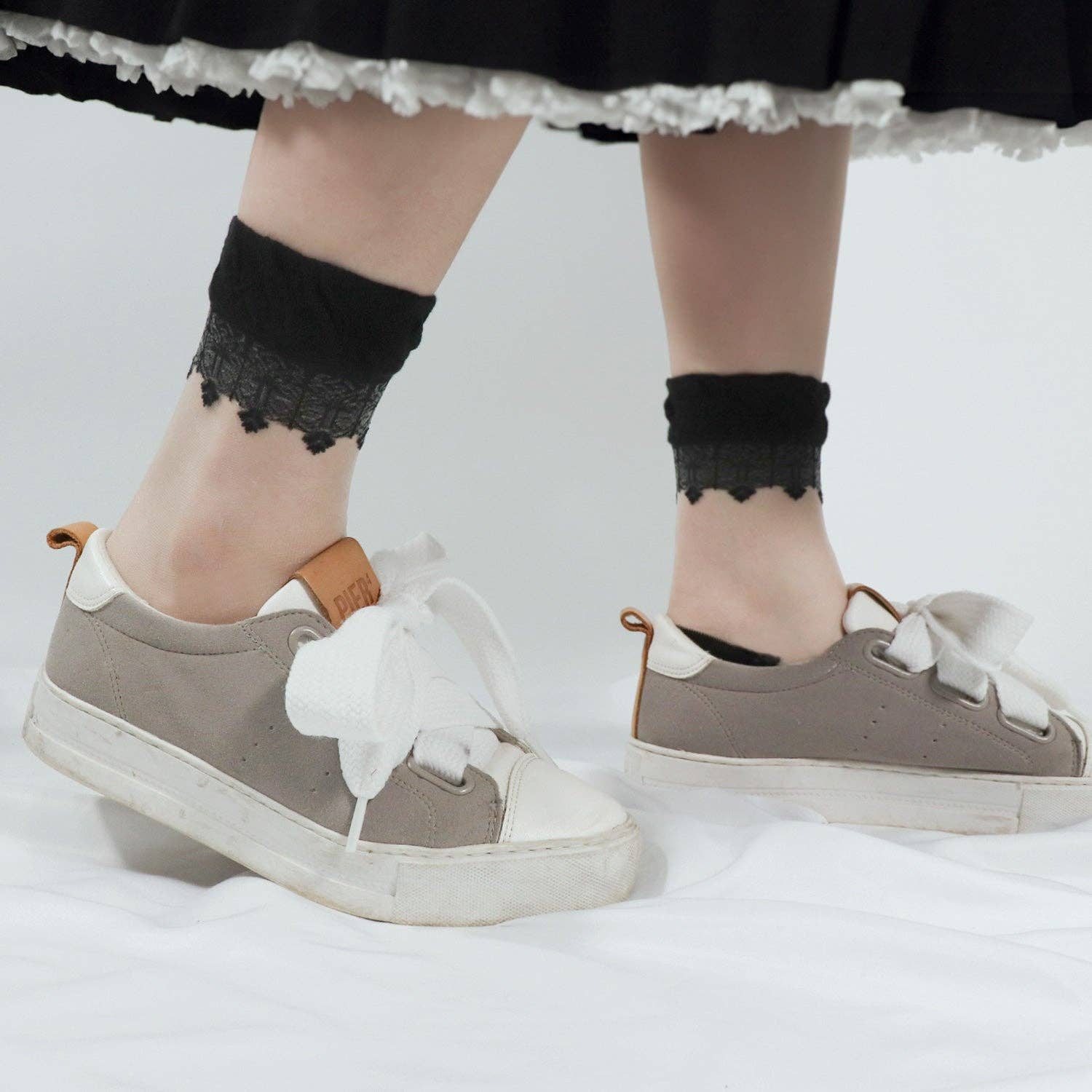 7DAYSSOCKS - Vente Chaussettes – femme - Chaussettes transparentes Crew en dentelle transparente pour femmes2