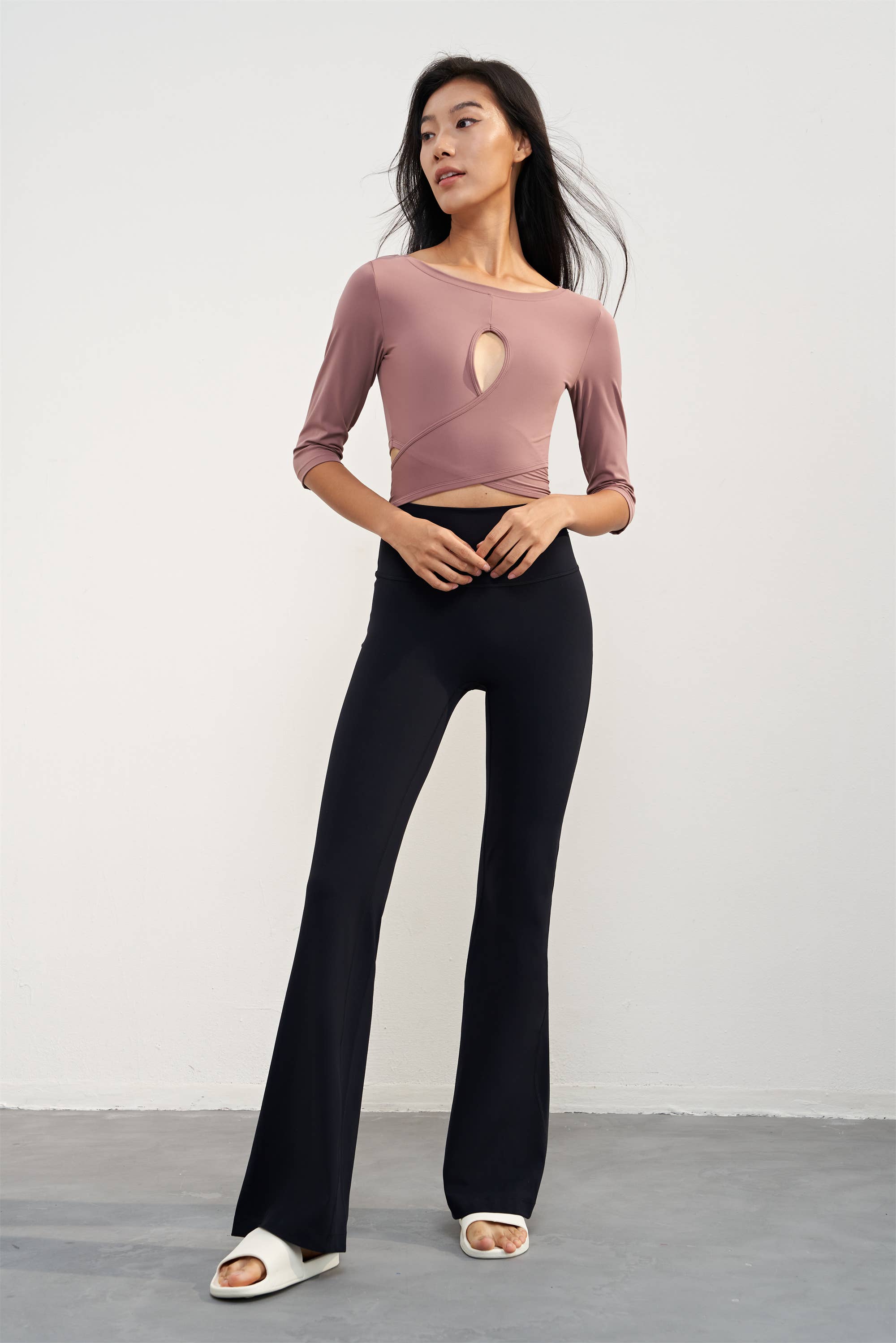 91thelabel - Vente Pantalon de sport – femme - Legging de yoga évasé taille haute sans coutures AeroFlow3