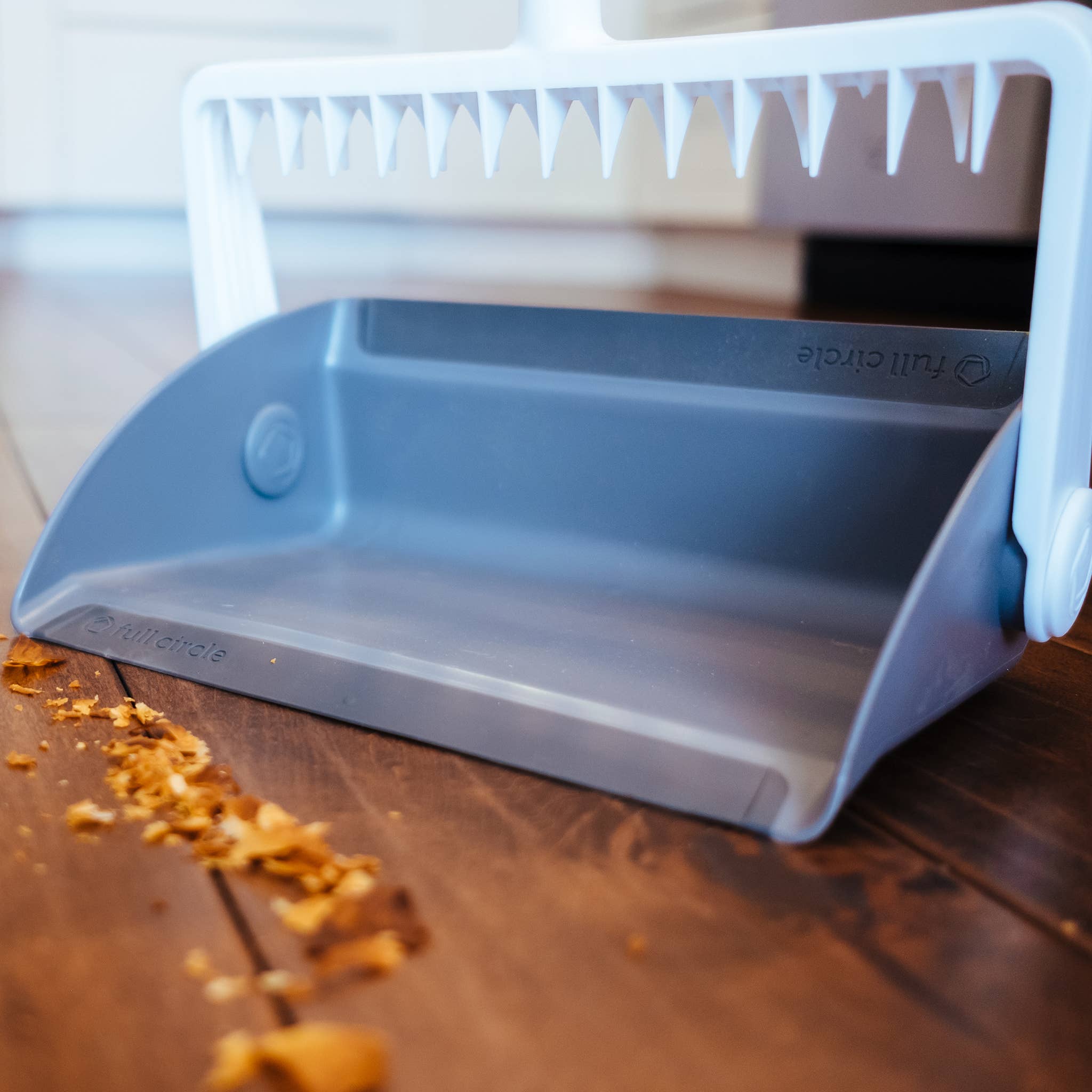 Full Circle Home - EU - Wholesale Broom - Tag Team Compact Broom and Dustpan3