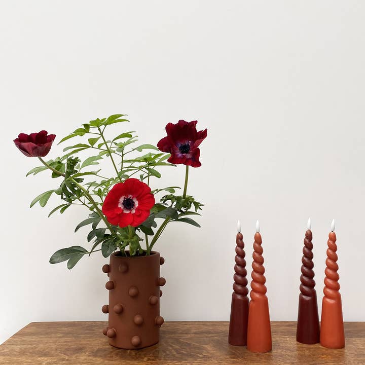 2 LED candles Twisted pillars natural brown wax D5.5 H24.5cm (battery operated) for wholesale on Faire1