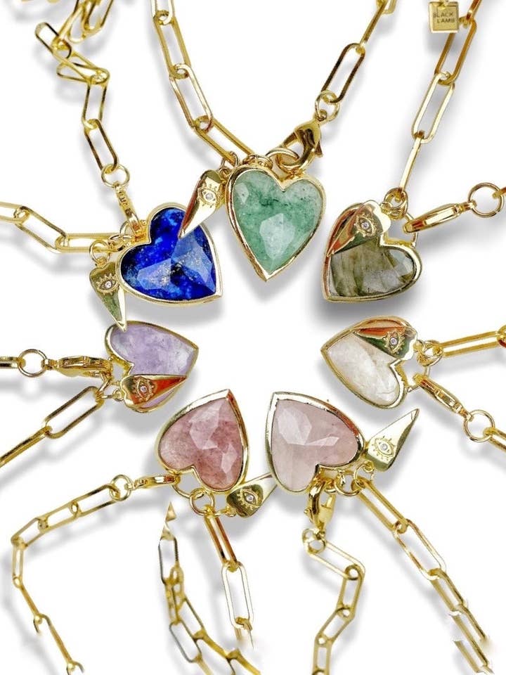 Collana con ciondolo a forma di cuore in pietra preziosa autentica e occhio diabolico con fermaglio. per la vendita all'ingrosso da parte di Black Lamb Design