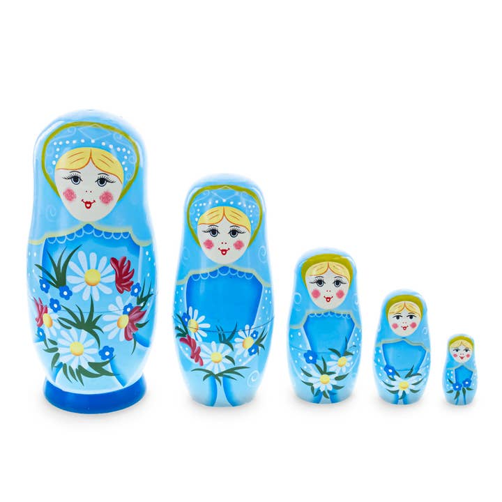 5 Poupées Russes en Bois avec Filles, Fleurs de Marguerite & Jupe Bleue 6 Pouces pour la vente par BestPysanky