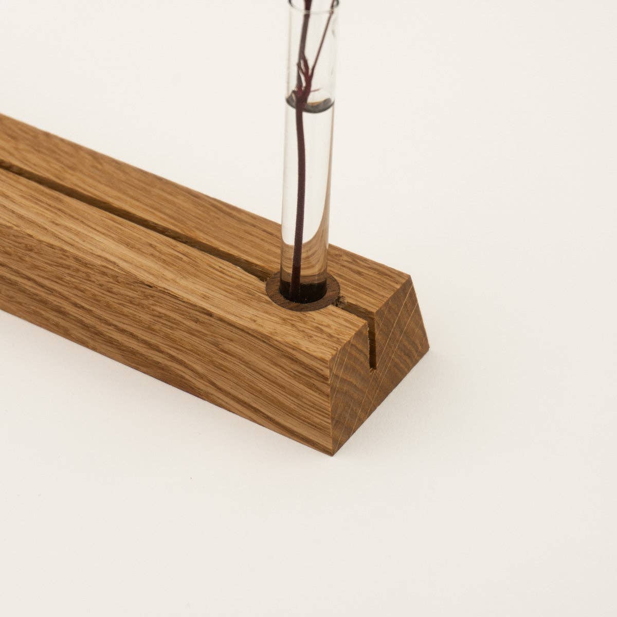 Madera Makers - Wholesale Bureaudecor - Kinderen en baby - Kleine eiken kaartenhouder en vaasje1