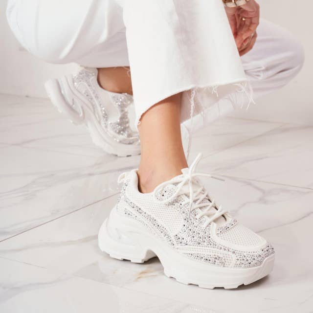 No Doubt Shoes – Engroshandel Lifestyle sneaker - Dame – KVINDERS SNEAKERS MED RHINESTONE-DETALJER OG TYK SÅL MED SNØREBÅND