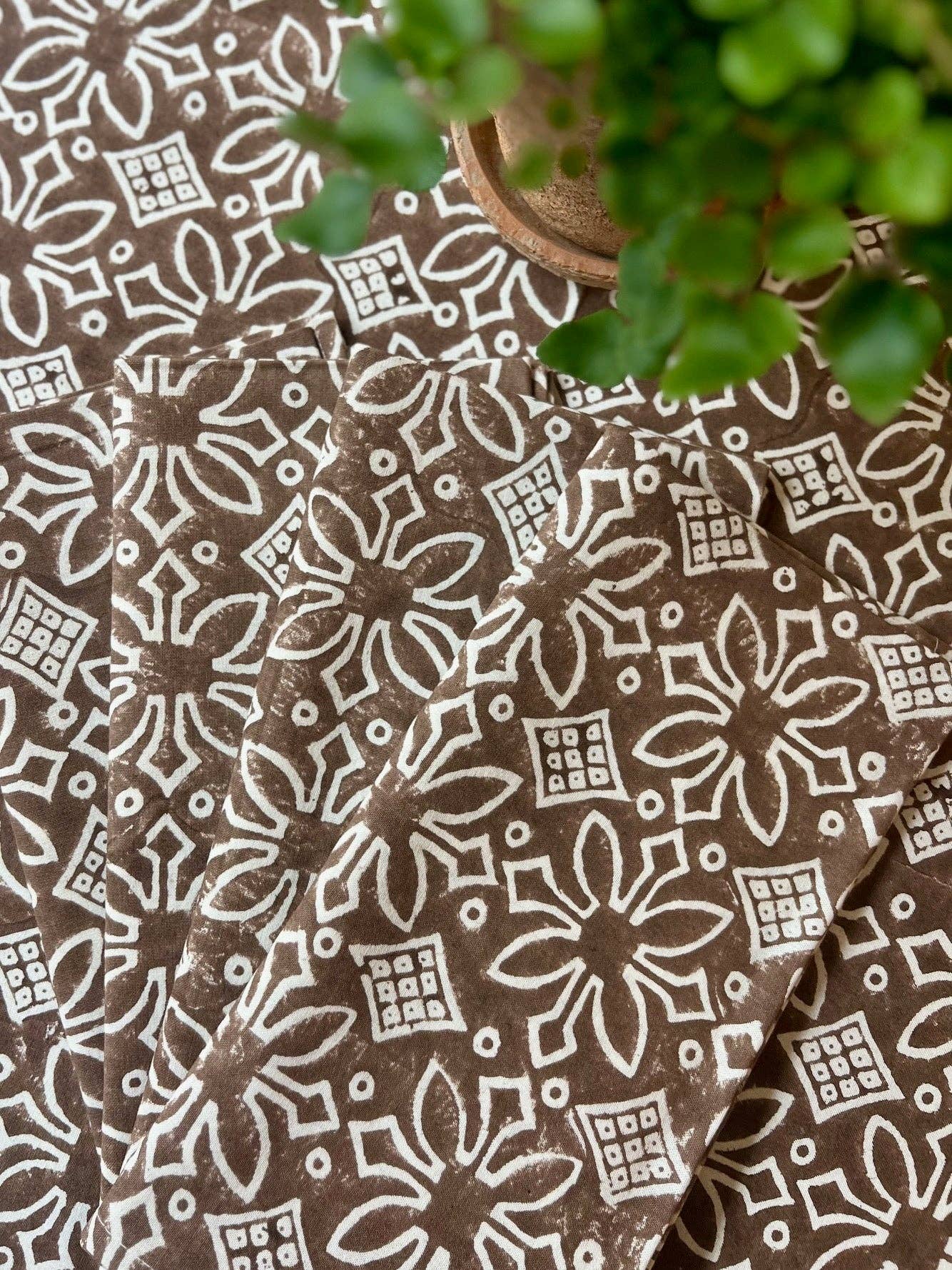 Christina Dickson Home – Großhandel Tischdecken – Medallion-Tischdecke in Schokolade0