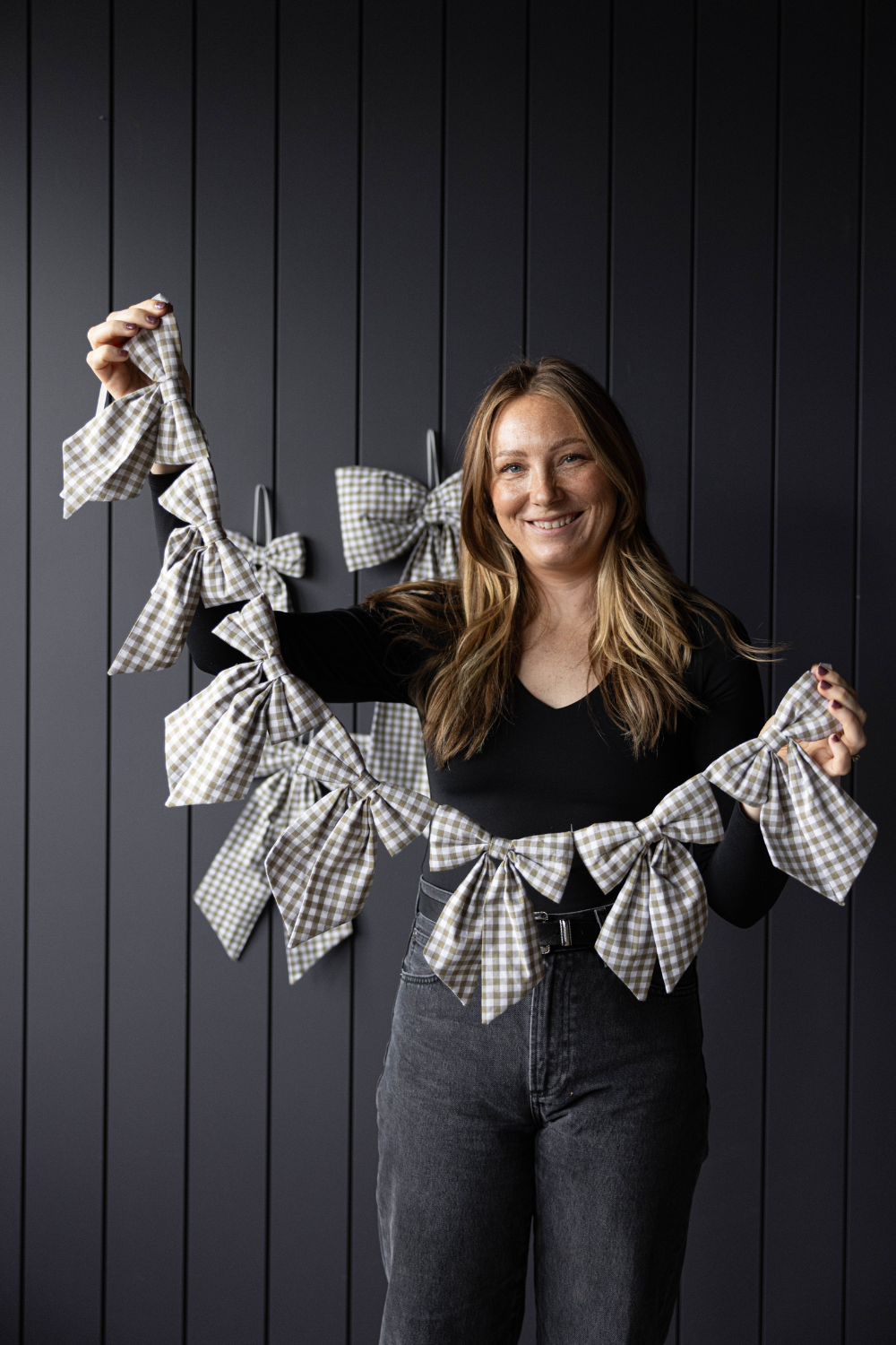 Luxe B Co - Wholesale Christmas Decoration - Bow Garland Gingham Green Fabric 0