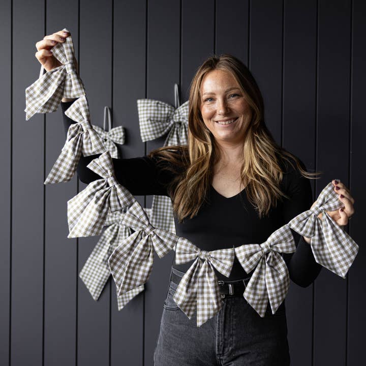 Luxe B Co - Wholesale Christmas Decoration - Bow Garland Gingham Green Fabric 0