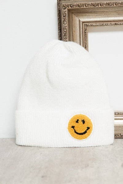 JOSSLYN by wall to wall - Wholesale Beanie - Women's - SMILEY FACE BEANIE HATS - HAPPY FACE BEANIE HATS | 40BN9004