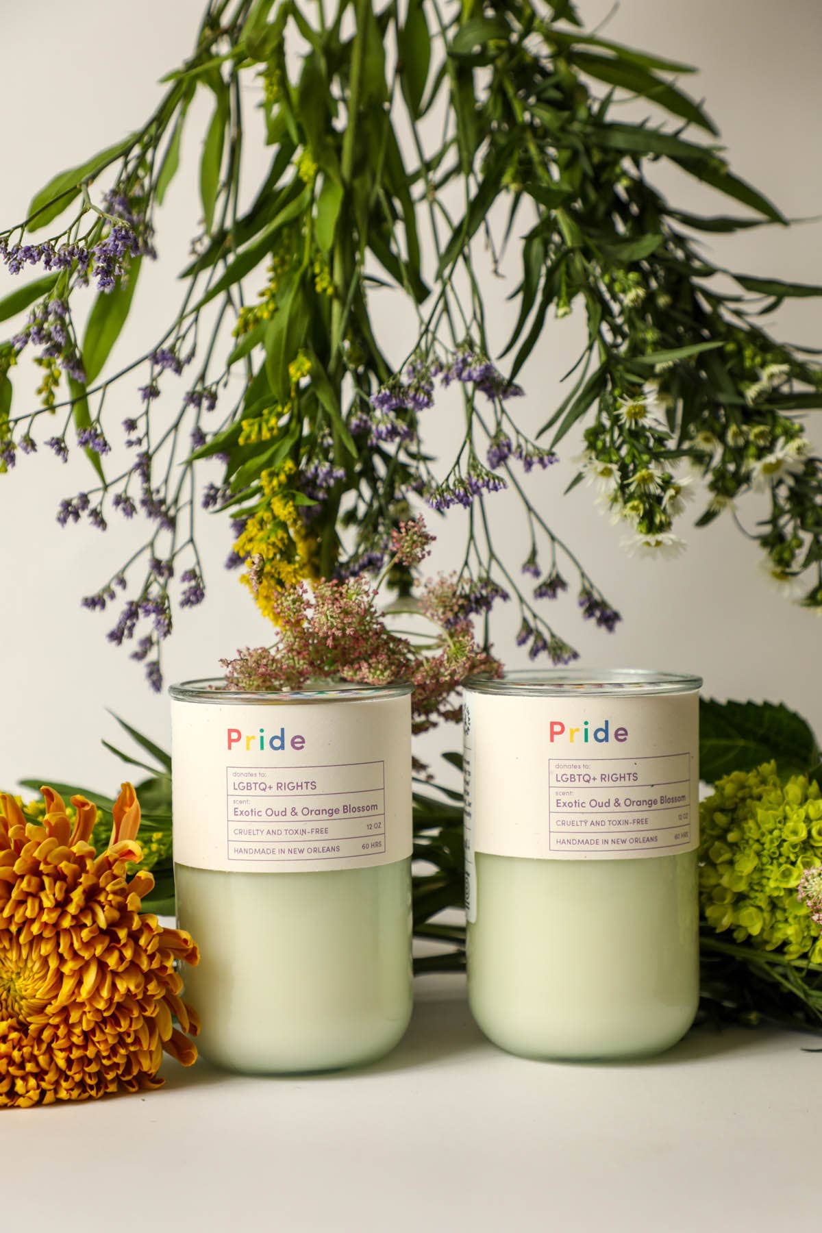 Goods That Matter – wholesale Burkljus – PRIDE, LJUDRÄTTER FÖR LGBTQ+, Träig citrusdoftande ljus, ekologisk soja6