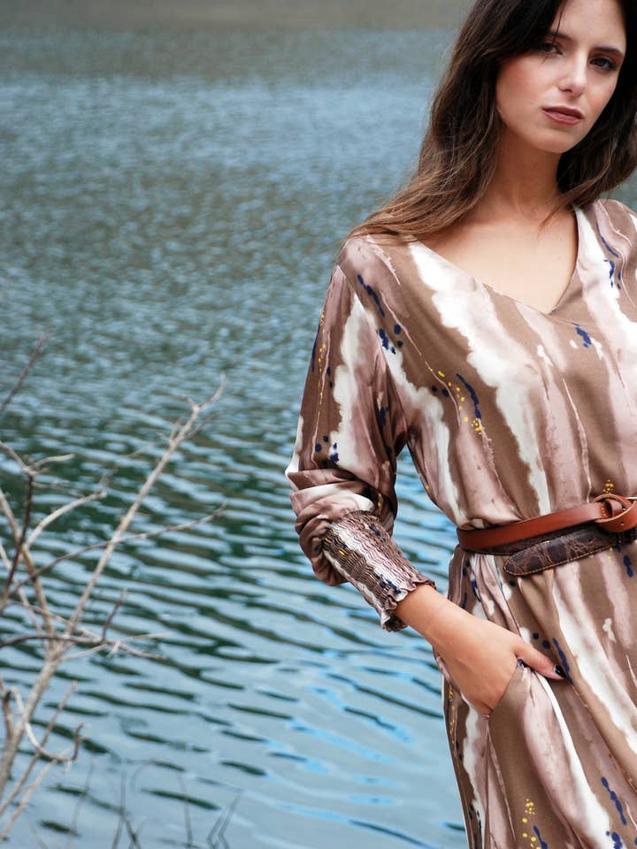 Robe Petra pour la vente par URBANOID