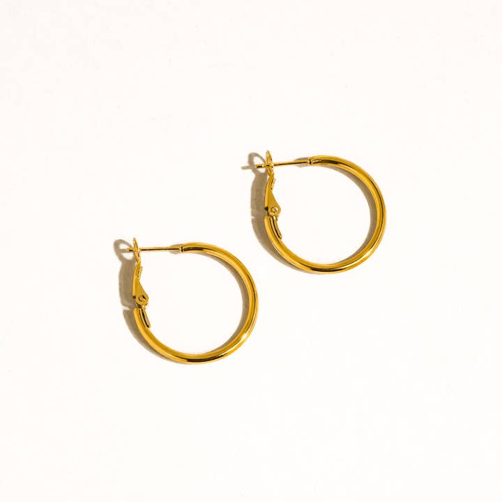 Flânerie by MAIQ - Wholesale Hoop Earrings - Eska 18K Gold Non-Tarnish Classic Thin Hoop Earring7