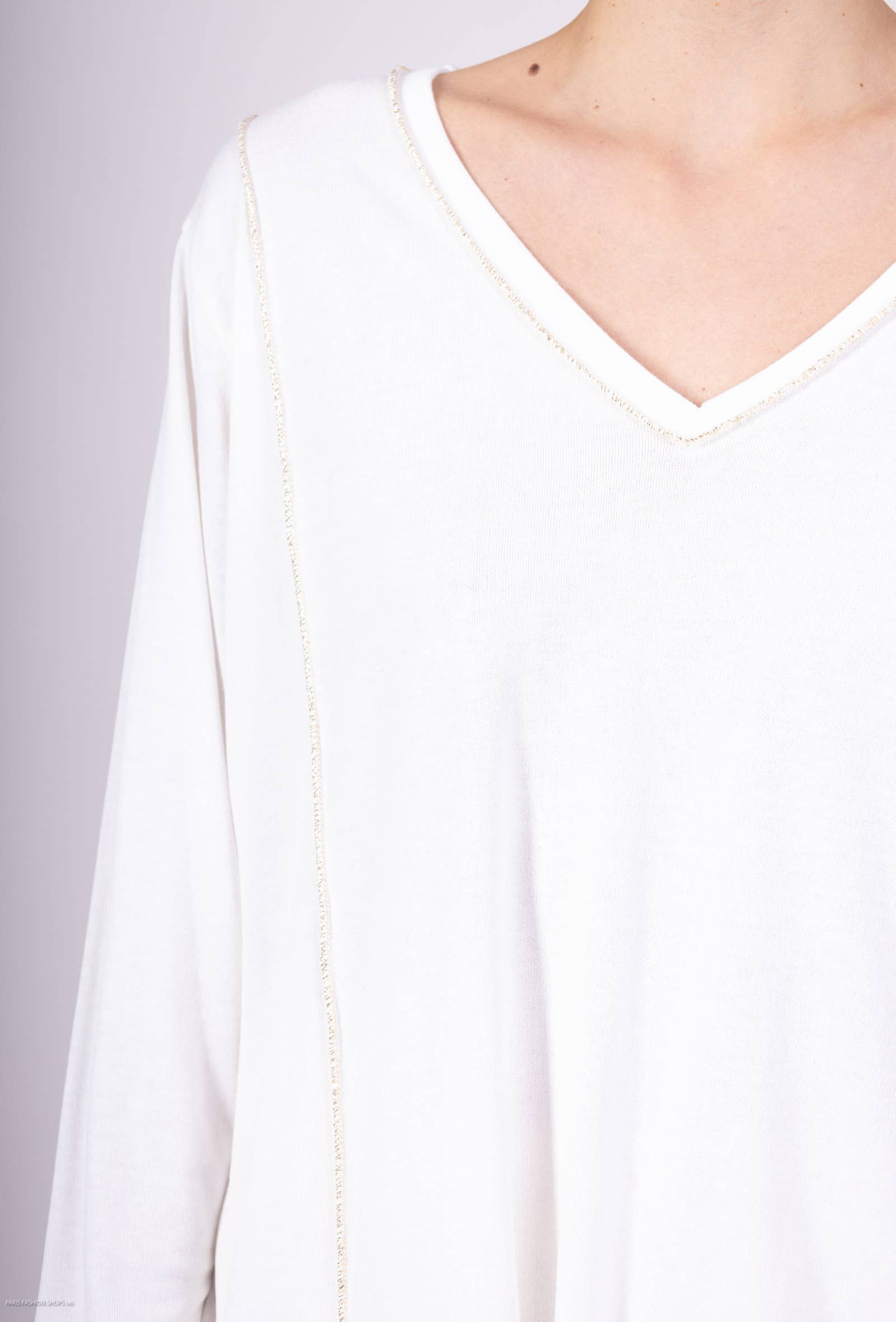 L'Emotion - Wholesale T-Shirt - Women's - Asymmetric Gold Thread Long Sleeve V-Neck T-Shirt 4