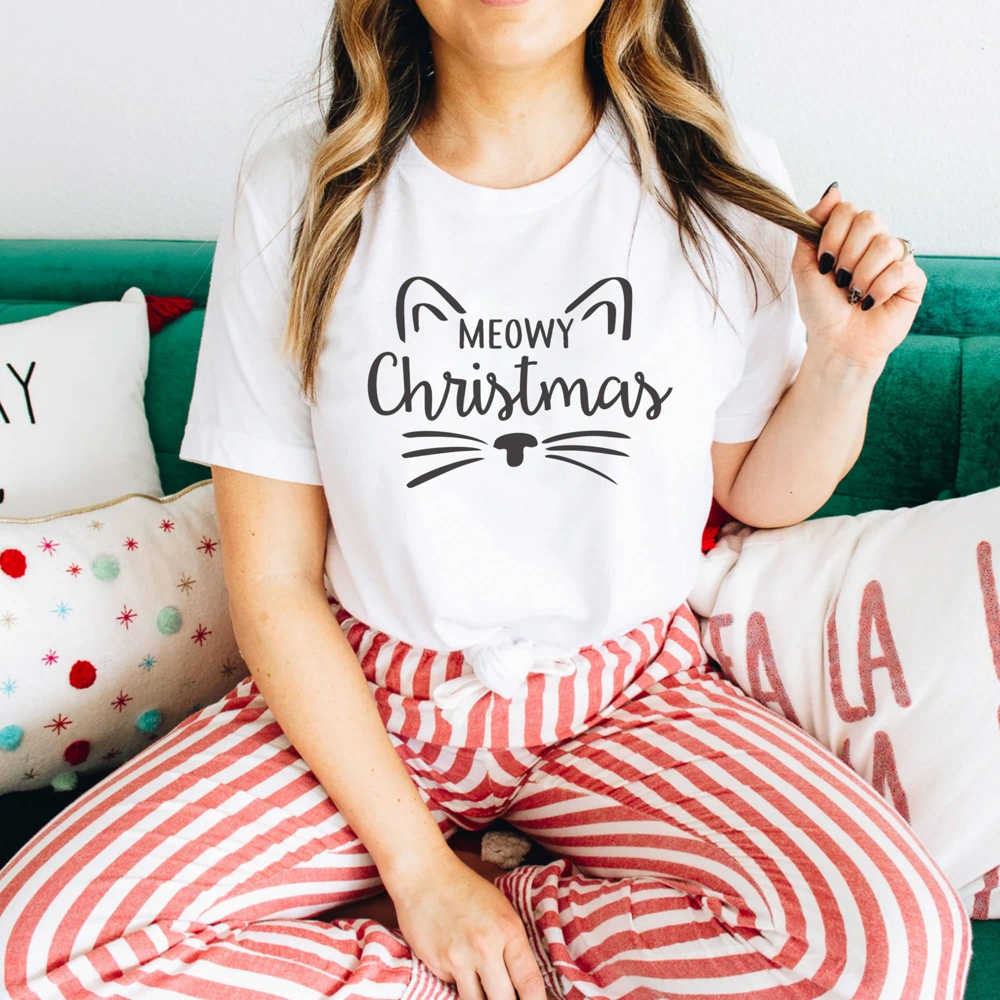 Stiles Tee Co. - Wholesale T-Shirt (Graphic) - Unisex - Meowy Christmas Shirt - Cute Cat Lovers Holiday Tee1