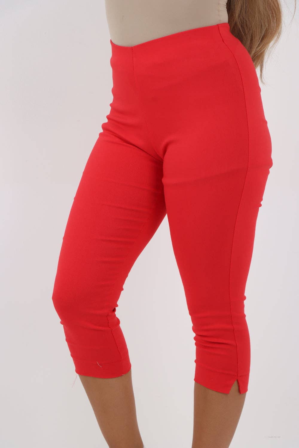 Miss Bold - Vendita all'ingrosso Pantalone - Donna - Pantaloni Capri in tinta unita italiana6