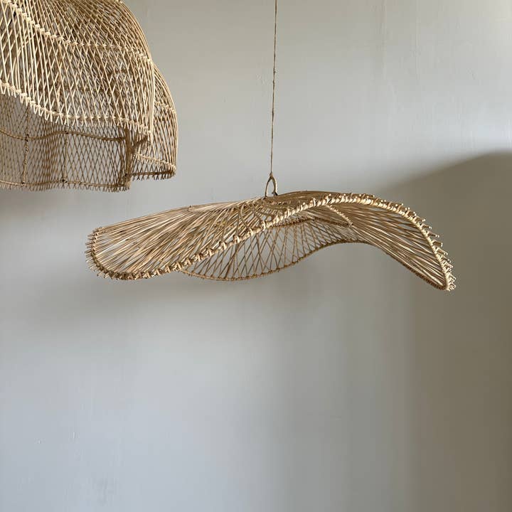 Office Objets - Wholesale Chandelier/Hanging Light - Rattan pendant or light fixture in the shape of a wavy circular tray with latticework D:7513