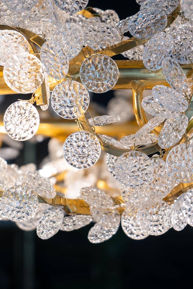 A&B Home Group Inc. – wholesale Ljuskrona/hängande ljus – 23,5x23,5x19,5" Guld/Klar Ljuskrona Lager på Lager Korallrev4