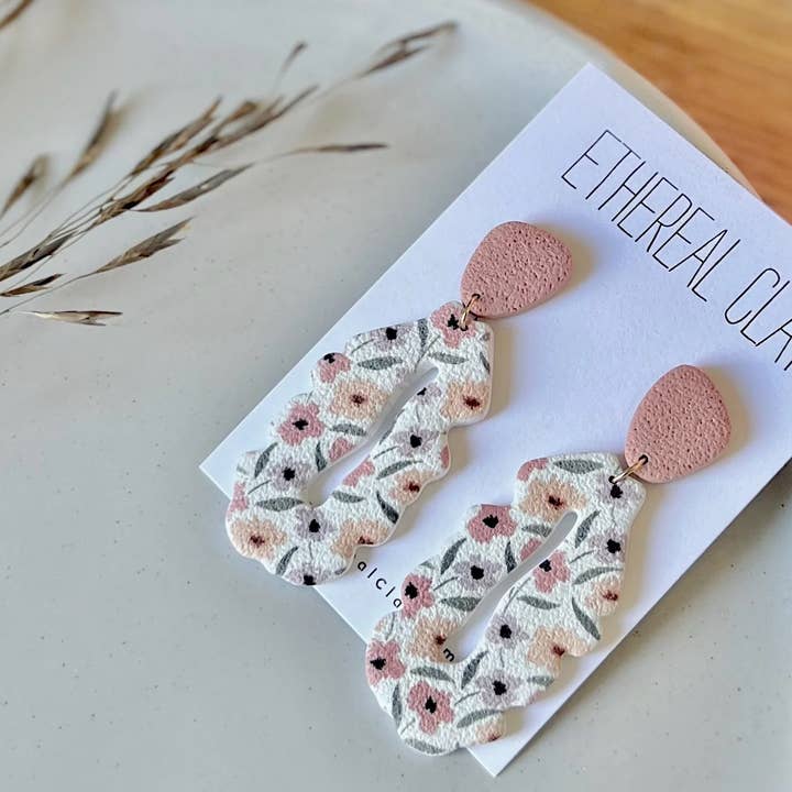 Blomsterlerøreringe, sommerstil for engroshandel hos Ethereal Clay